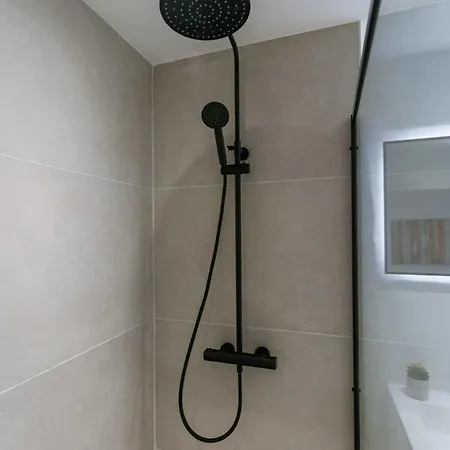 Appartamento Stylish With Terrace And Balcony Anversa