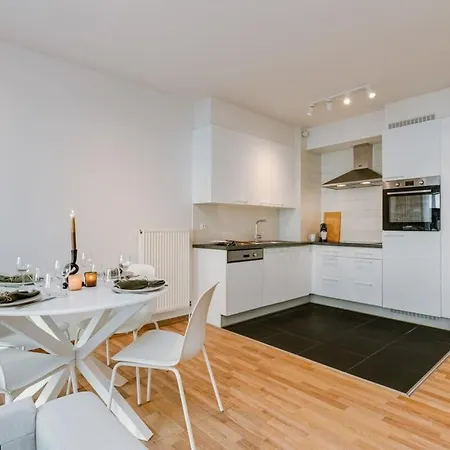 Stylish With Terrace And Balcony Appartamento Anversa